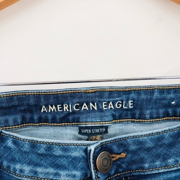 P009 American Eagle Super Stretch High Rise Favorite Boyfriend Distressed Jeans - Picture 2 of 3